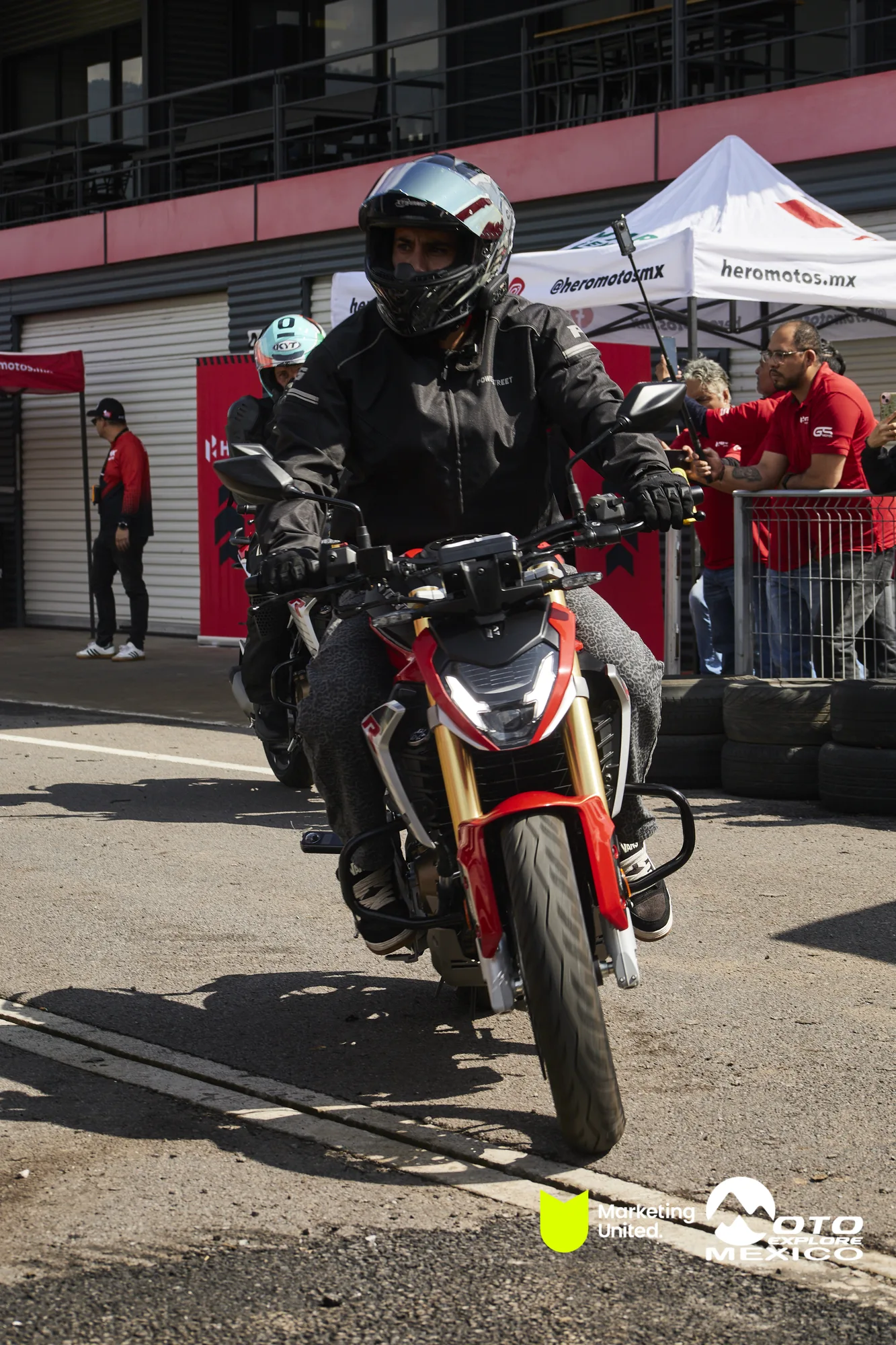 HUNK TRACKDAY 228